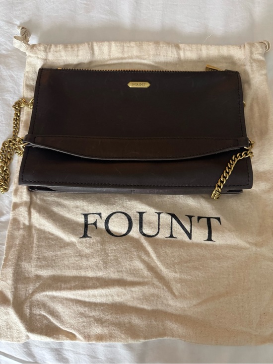 Fount Handbags - Fount Finley Shoulder Bag in Wolf